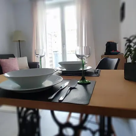 Altstadt-idylle Mit Balkon Und Parkplatz