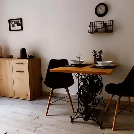 Altstadt-idylle Mit Balkon Und Parkplatz Apartment Graz