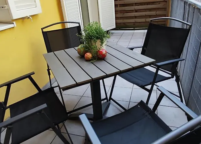 Altstadt-idylle Mit Balkon Und Parkplatz * גראץ