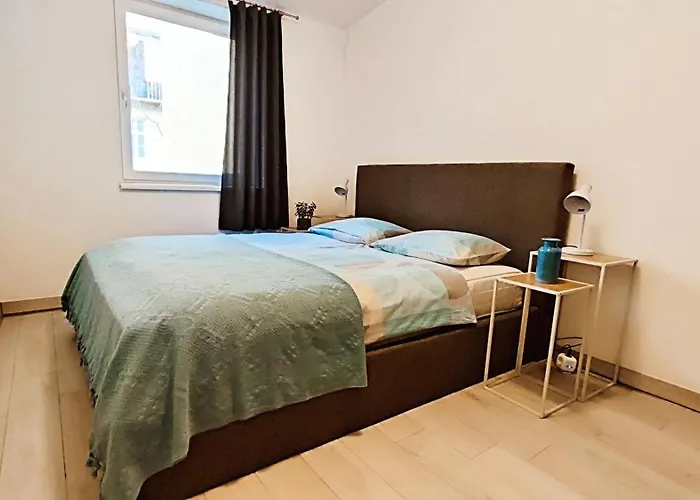 Altstadt-idylle Mit Balkon Und Parkplatz Апартаменты Грац