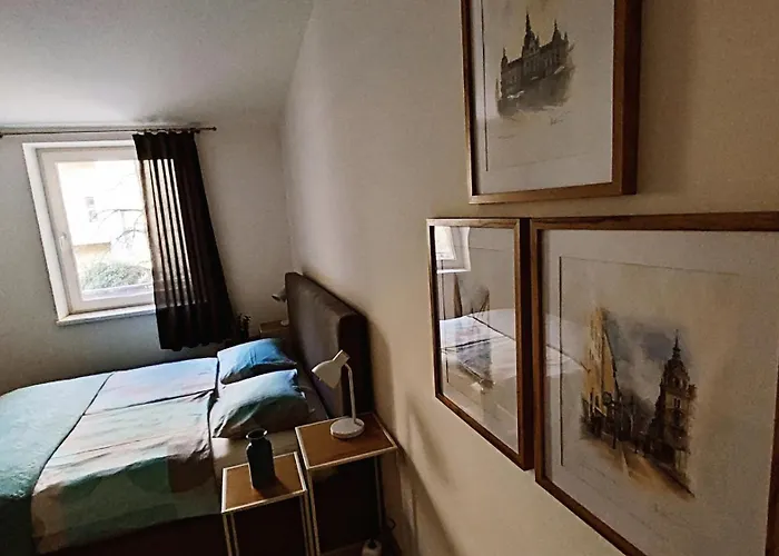 Altstadt-idylle Mit Balkon Und Parkplatz גראץ