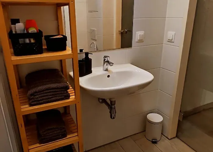 Altstadt-idylle Mit Balkon Und Parkplatz Graz