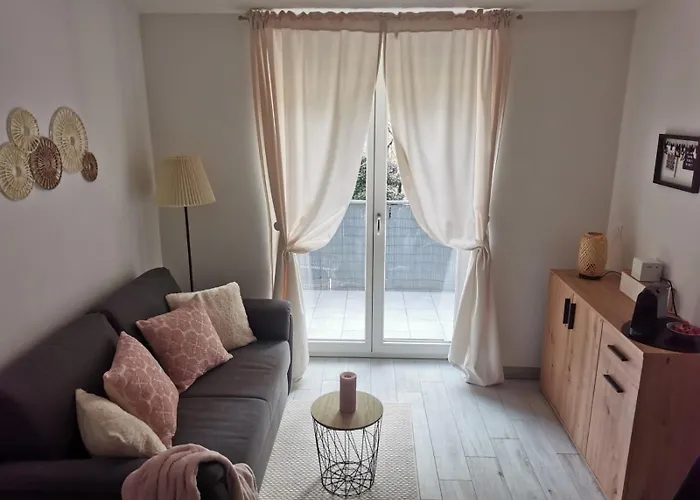 Altstadt-idylle Mit Balkon Und Parkplatz *